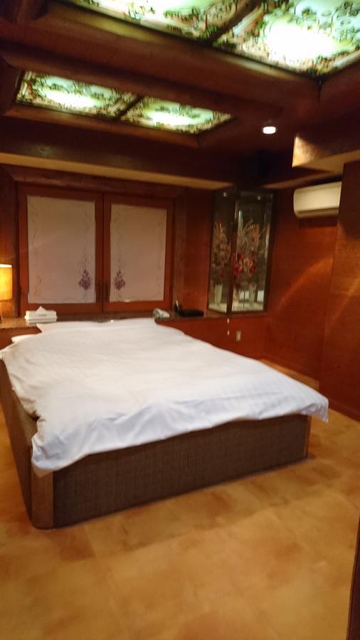Hotel Loire (Adults Only) Osaka Exterior photo